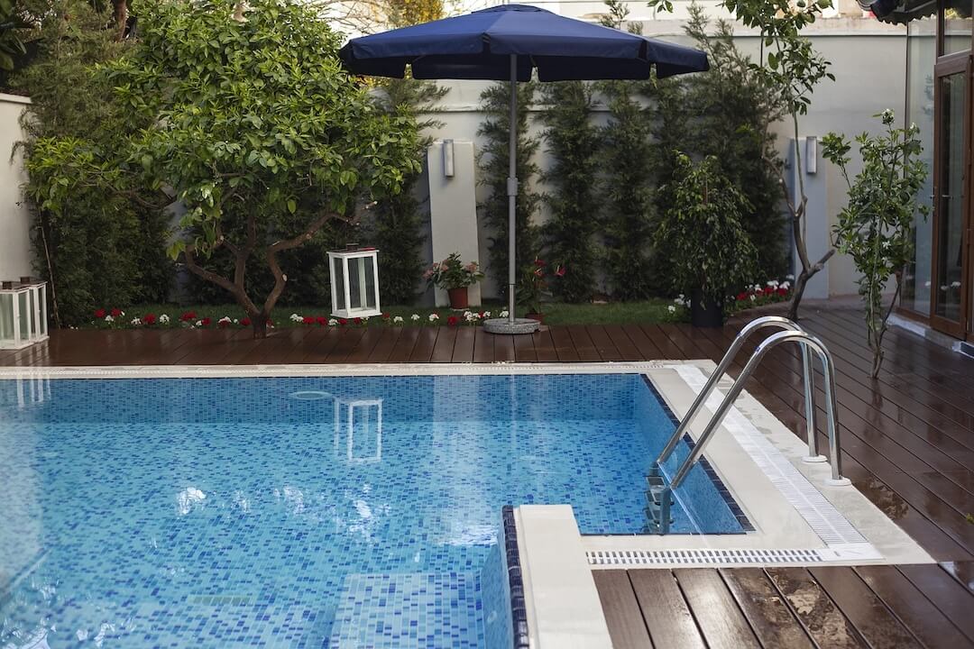 Professional Pool Cleaning Services in Margate